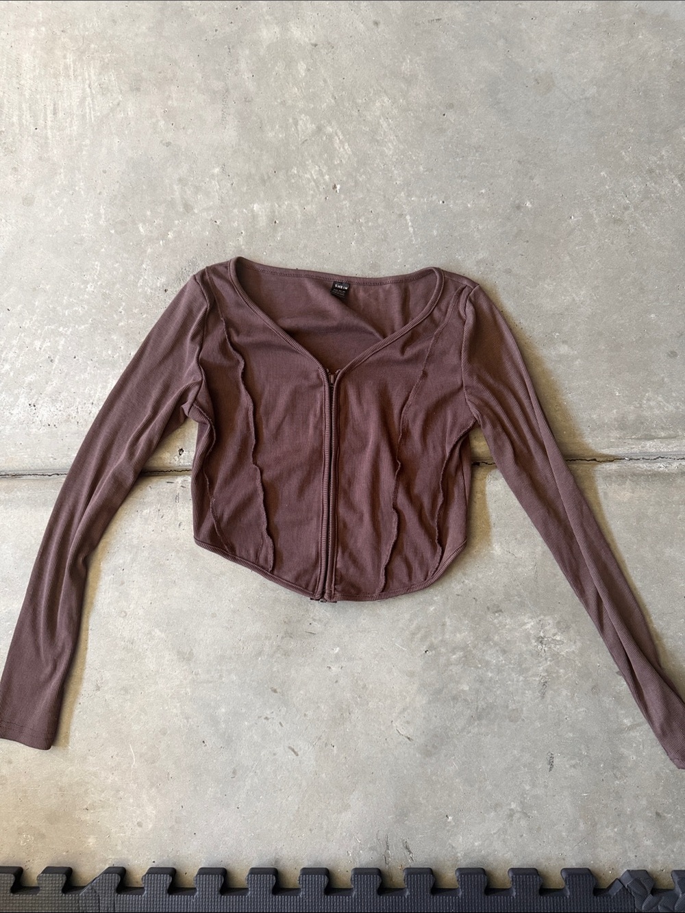 SHEIN Brown Long Sleeve Zip-Front Cropped Top
